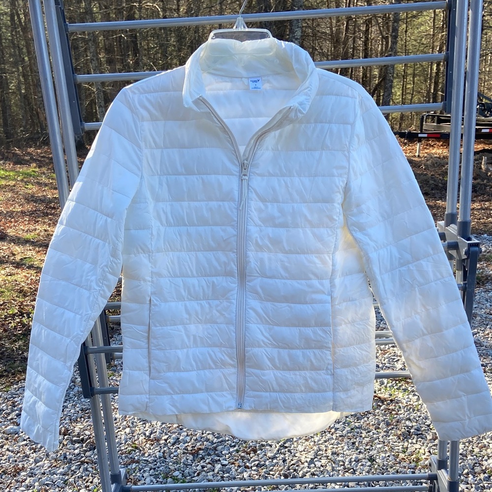 Old Navy Women's White Puffer Jacket